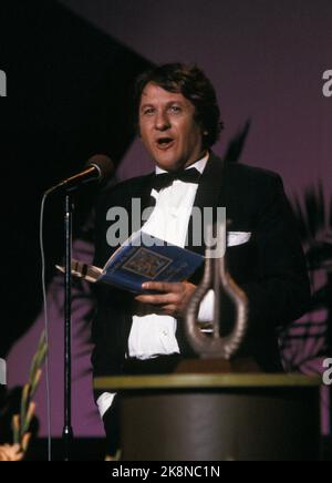 Oslo 19800210 Premio Spellemann per il 1979. Jon Eikemo ha ricevuto il premio in classe libera per aver letto il poema di Jakob Sande. Foto Paul Owesen / NTB / NTB Foto Stock