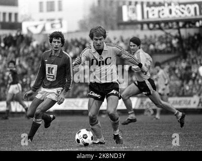 Oslo 23 ottobre 1983. La finale di coppa, Moss - Vålerenga 2 - 0. Qui Geir Henæs (Moss) con la palla. Foto: Bjørn Sigurdsøn / NTB / NTB Foto Stock