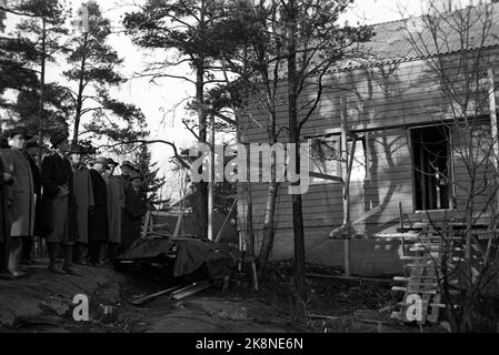 Oslo. 19481119. Sondaggio. Selvaaghuset in Jomfrustien 2b. Architetto Sven Nicolaysen. Oslo. 1949. Selvaaghuset in Jomfrustien 2b. Elencato 1948. Architetto Sven Nicolaysen. Esempio di casa su Ekeberg al prezzo sensazionalmente basso kr. 30.000, produzione in serie, la casa può essere consegnata per NOK 16.000. Foto: NTB / NTB Foto Stock