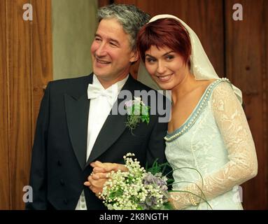 Bergen. Sissel Kyrkjebø e Eddie Skoller dopo il matrimonio. Foto; Aleksander Nordahl / NTB Foto Stock