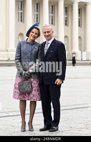 Vilnius, Lituania. 24th Ott 2022. La regina Mathilde del Belgio e il re Filippo - Filip del Belgio nella foto durante la visita ufficiale di Stato della coppia reale belga nella Repubblica di Lituania, lunedì 24 ottobre 2022, a Vilnius. FOTO DI BELGA DIRK WAEM Credit: Agenzia Notizie di Belga/Alamy Live News Foto Stock