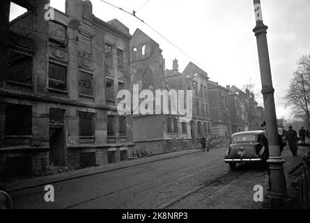 Oslo 19431222 Norvegia durante l'occupazione. Il disastro dell'esplosione a Oslo Harbor Filippstad il 19 dicembre. Un magazzino di munizioni tedesco è esploso per incidente, 24 norvegesi sono stati uccisi e diverse aziende agricole urbane distrutte. Qui, alcune delle fattorie urbane completamente rotte a Munkedamsveien fotografate pochi giorni dopo il disastro. WW2 - Norvegia / Oslo. Un deposito di munizioni nel porto di Oslo esploso per caso. Foto Aage Kihle / NTB / NTB Foto Stock