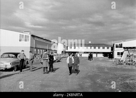 Våler nell'autunno del 1958 il Consiglio per l'Amministrazione scolastica, ha lavorato alla riforma scolastica - la nuova scuola per 9 anni. In tutto il paese sono state create diverse scuole sperimentali per provare il programma. Qui si trova la scuola di Solør, che è una delle scuole sperimentali che si costruisce da terra in vista della scuola Våler. La scuola dispone di materiali didattici moderni di alto livello. Foto: Aage Storløkken / corrente / NTB. Foto Stock