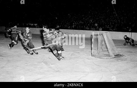 Oslo 19520224 Giochi Olimpici di Oslo, hockey su ghiaccio. Immagine di azione da Kampen Canada / USA. Foto NTB / NTB Foto Stock