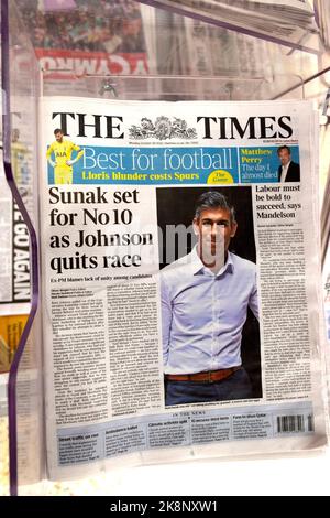 The Times headline front page Rishi 'Sunak set for No 10 as Johnson quits race' 24 ottobre 2022 Londra Inghilterra UK Foto Stock