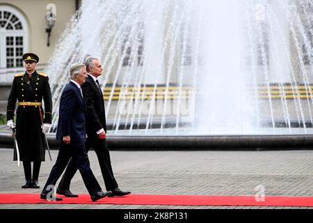 Re Filippo - Filip del Belgio e della Lituania il presidente Gitanas Nauseda ha illustrato la visita ufficiale di Stato della coppia reale belga nella Repubblica di Lituania, lunedì 24 ottobre 2022, a Vilnius. FOTO DI BELGA DIRK WAEM Foto Stock