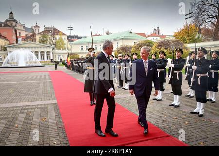 Re Filippo - Filip del Belgio e della Lituania il presidente Gitanas Nauseda ha illustrato la visita ufficiale di Stato della coppia reale belga nella Repubblica di Lituania, lunedì 24 ottobre 2022, a Vilnius. FOTO DI BELGA DIRK WAEM Foto Stock