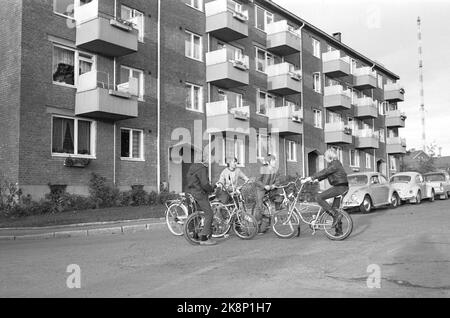 Oslo 19701107. ...... Ma la macchina è spazio per. Rapporto attuale sul posto dell'automobile nella città di drappi contro i bambini per i bambini. Il cristallo di roccia, Lambertseter. Foto: Ivar Aaserud / corrente / NTB Foto Stock