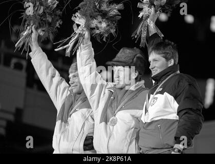 Calgary, Canada 198802: Olympic Calgary 1988. 30km sci di fondo, uomini. Cerimonia della vittoria e distribuzione delle medaglie a Canmore. Dalla prima medaglia olimpica norvegese a Tremila dal 1972. Foto: Henrik Laurvik Foto Stock