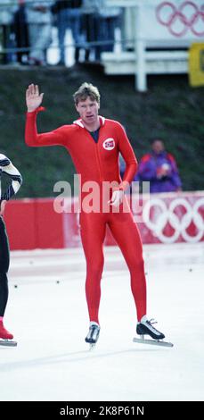Albertville 19920216 Olympic-92 Albertville, pattinaggio, 1500 m, uomini. Geir Karlstad gioisce dopo i suoi 1500 metri. Foto: Lise Åserud / NTB / NTB Foto Stock