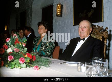 Oslo 19870921. Il 30th° anniversario di Re Olav come Monarca (1957-1987). Qui dal partito del governo per la cena del re Olav al castello di Akershus. Primo Ministro Gro Harlem Brundtland Foto: Bjørn Sigurdsøn NTB / NTB Foto Stock