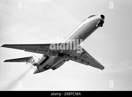 Fornebu 19730310 quanto è sicuro volare? Cosa si fa per rendere il nostro volo il più sicuro possibile? È la tecnica o l'uomo stesso che fallisce i disastri aerei? SAS aereo in aria su Fornebu. Foto: Sverre A. Børretzen / corrente / NTB Foto Stock