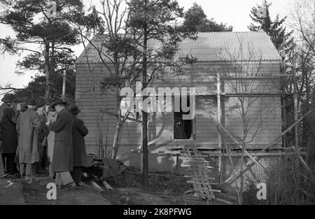 Oslo. Ispezione. Selvaaghuset in Jomfrustien 2b. Elencato 1948. Architetto Sven Nicolaysen. Oslo. 1949. Selvaaghuset in Jomfrustien 2b. Elencato 1948. Architetto Sven Nicolaysen. Esempio di casa su Ekeberg al prezzo sensazionalmente basso kr. 30.000, produzione in serie, la casa può essere consegnata per NOK 16.000. Foto: NTB / NTB Foto Stock