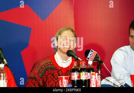 Lillehammer 19940216 Olympic-94, Freestyle, corsa di palla a Kanthaugen. Stine-Lise Hattestad durante la conferenza stampa dopo la vittoria. Foto: Lise Åserud / NTB / NTB Spandoli Foto Stock