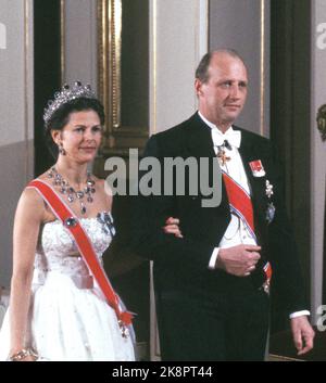 Oslo 19870220. Principe Corona Harald 50 anni. La famiglia reale e gli ospiti reali si recavano alla cena di gala presso il castello durante la celebrazione del 50th° anniversario del principe ereditario Harald. Regina Silvia del principe ereditario svedese Harald. Foto: Morten Hvaal NTB / NTB Foto Stock