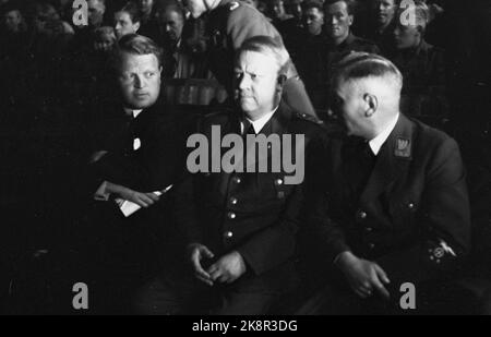 Agosto 1943. Borgarting a Sarpsborg: Vidkun Quisling # 2 da sinistra. Foto: Johnsen / NTB Foto Stock