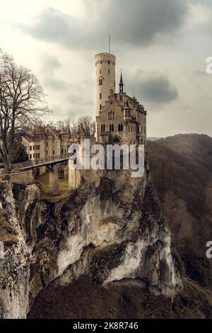 L'antico castello di Lichtenstein in una giornata nuvolosa Foto Stock