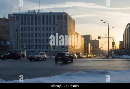 13 febbraio 2018, Mosca, Russia. Traffico automobilistico su Zubovsky Boulevard a Mosca. Foto Stock