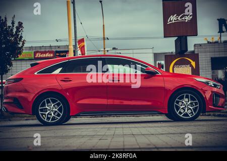 Kia Pro Ceed in colore rosso Foto Stock