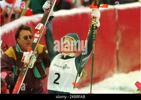 Lillehammer 19940216 Olympic-94, Freestyle, corsa di palla a Kanthaugen. Stine-Lise Hattestad festosa dopo la vittoria. Foto: Calle Tørnstrøm / NTB / NTB Spandoli Foto Stock