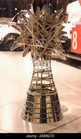 Il trofeo di Fernando Alonso per aver vinto il CAMPIONATO MONDIALE piloti ENDURANCE LMP 2018 FIA nel TOYOTA GAZOO RACING car LMP1 Museum Oviedo Foto Stock