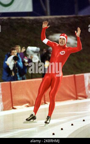 Albertville 19920216 Olympic-92 Albertville, pattinaggio, 1500 metri, uomini. Johann Olav Koss ha finito 1500 metri, allietando la vittoria. Foto: Lise Åserud / NTB / NTB Foto Stock
