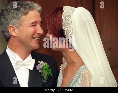 Bergen. Sissel Kyrkjebø e Eddie Skoller dopo il matrimonio. Foto; Aleksander Nordahl / NTB Foto Stock