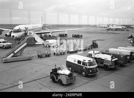 Bangkok 5 giugno 1965, Thailandia. Per 5 anni, la compagnia aerea SAS ha costruito Thai Airways International Ltd (Thai International) in Thailandia, per mutuo piacere e beneficio. La società ha tre caravelle e circa 700 dipendenti di cui 37 scandinavi. Qui dall'aeroporto di Bangkok. Foto: Sverre A. Børretzen / corrente / NTB Foto Stock