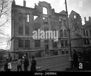 Oslo 19431222 Norvegia durante l'occupazione. Il disastro dell'esplosione a Oslo Harbor Filippstad il 19 dicembre. Un magazzino di munizioni tedesco è esploso per incidente, 24 norvegesi sono stati uccisi e diverse aziende agricole urbane distrutte. Qui, alcune delle fattorie urbane completamente rotte a Munkedamsveien fotografate pochi giorni dopo il disastro. WW2 - Norvegia / Oslo. Un deposito di munizioni nel porto di Oslo esploso per caso. Foto Aage Kihle / NTB / NTB Foto Stock