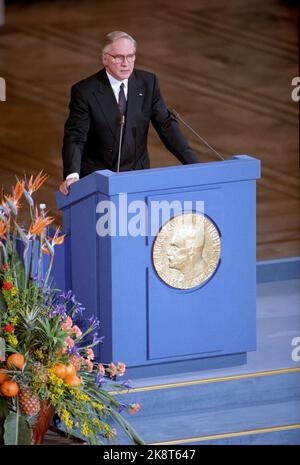 Oslo 19941210 il leader del Comitato Nobel, il professor Francis Sejersted sul pulpito durante l'assegnazione del Premio Nobel per la pace per il 1994. Si parla di pace nel municipio, come dovrebbe e dovrebbe quando viene assegnato il Premio Nobel per la pace 1994, a Yasir Arafat, Shimon Peres, Yitzhak Rabin, in ordine alfabetico. Foto: Erik Johansen / NTB Foto Stock