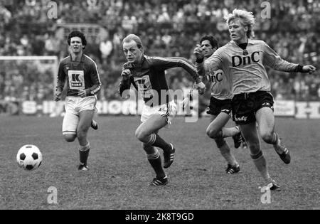 Oslo 23 ottobre 1983. La finale di coppa, Moss - Vålerenga 2 - 0. Non ha aiutato VIF che hanno messo Pål Jacobsen nella seconda metà, qui egli caccia la palla. Foto: Bjørn Sigurdsøn / NTB / NTB Foto Stock