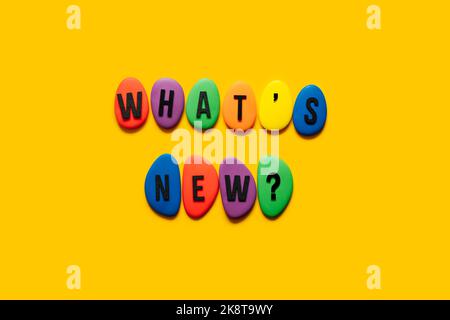 Nuova tendenza, previsione, processo di ricerca e formulazione di previsioni sui consumatori future abitudini di acquisto, Whats new in business. Testo Novità Foto Stock
