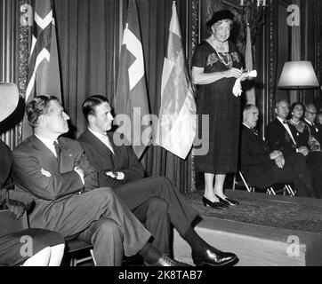 Washington DC, USA 19600928. Il principe ereditario Harald visita gli Stati Uniti. L'ex Presidente Eleanor Roosevelt parla e racconta una storia dell'infanzia del Principe Harald durante il suo soggiorno negli Stati Uniti durante la guerra. T.V. Nelson Rockefeller. Foto archivio NTB / ntb Foto Stock