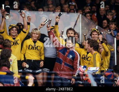 Oslo 23 ottobre 1983. La finale di coppa, Moss - Vålerenga 2 - 0. I giocatori di Moss ricevono la King's Cup e acclamano per la vittoria. Foto: Inge Gjellesvik / NTB / NTB Foto Stock