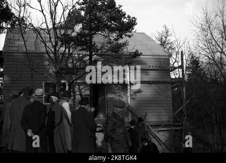 Oslo. 19481119. Sondaggio. Selvaaghuset in Jomfrustien 2b. Architetto Sven Nicolaysen. Oslo. 1949. Selvaaghuset in Jomfrustien 2b. Elencato 1948. Architetto Sven Nicolaysen. Esempio di casa su Ekeberg al prezzo sensazionalmente basso kr. 30.000, produzione in serie, la casa può essere consegnata per NOK 16.000. Foto: NTB / NTB Foto Stock