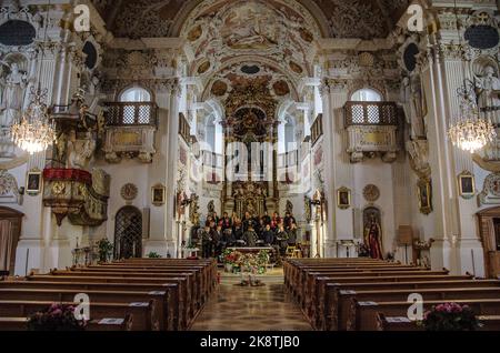 La chiesa di pellegrinaggio di Vilgertshofen in Baviera è uno degli edifici più importanti di tutta Lechrain. Foto Stock