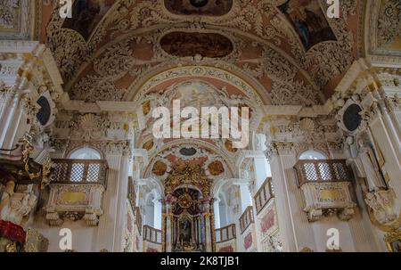 La chiesa di pellegrinaggio di Vilgertshofen in Baviera è uno degli edifici più importanti di tutta Lechrain. Foto Stock