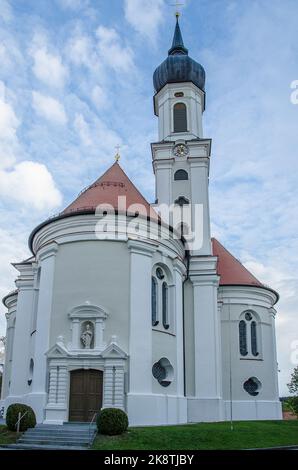 La chiesa di pellegrinaggio di Vilgertshofen in Baviera è uno degli edifici più importanti di tutta Lechrain. Foto Stock