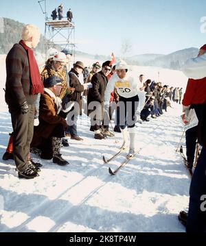 Grenoble, Francia 196802 Giochi olimpici invernali a Grenoble. Sci, fondo 30 km. Uomini. Harald Grønningen in azione. Il verde ha preso l'oro a 15 km. Foto: NTB / NTB Foto Stock