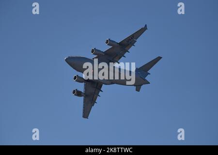 Dimostrazione di volo USAF C-17 nei cieli sopra MCAS Miramar a San Diego, California Foto Stock