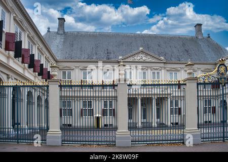 Il Palazzo reale Noordeinde a l'Aia, nei Paesi Bassi, è costruito in stile classico olandese. Foto Stock