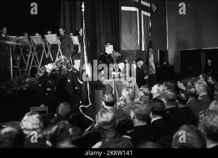 Agosto 1943. Borgarting a Sarpsborg: Uomo sconosciuto sul pulpito. Il Quisling è tra i destinatari della prima fila. Foto: Johnsen / NTB Foto Stock