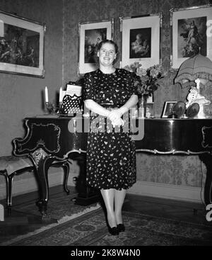 Il cantante di Oslo 1941 Kirsten Flagstad nella sua casa, dopo essere tornato a casa nel 1941. Foto nell'ambiente, con pianoforte a coda e dipinti sullo sfondo. Foto: NTB / NTB Foto Stock