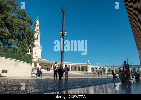 Fatima, Portogallo, 23.09.2022 - il Santuario di Fatima e la Basilica di nostra Signora del Rosario sullo sfondo. Foto Stock