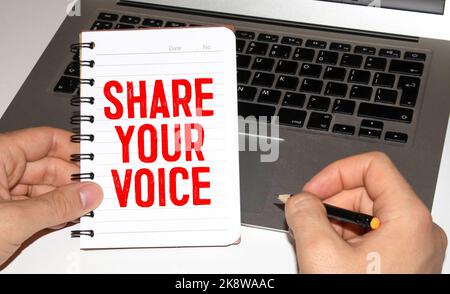 condividi la tua voce scritta su adesivi. spazio per il testo. Foto Stock