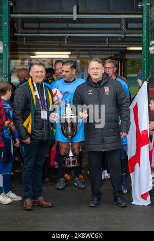 Disabili fisici Coppa del mondo di Rugby League a Victoria Park. La Coppa viene portata fuori prima della partita Inghilterra/Australia Foto Stock