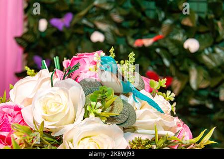 Torta di compleanno decorazione uccello Foto Stock