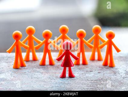 Rappresentazione di un team di lavoro e di un leader attraverso bambole Foto Stock
