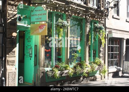 Il negozio le Petit Dep - Café et épicerie fine su Rue St-Sulpice nella città vecchia di Montreal, Quebec, Canada Foto Stock