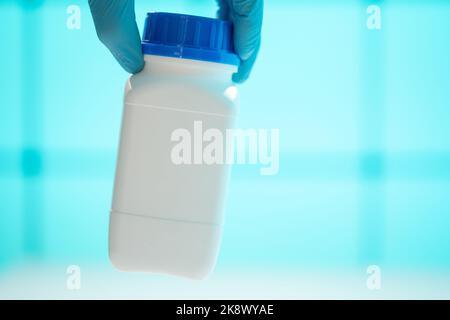 Contenitore in plastica per la conservazione di prodotti chimici e additivi alimentari Foto Stock